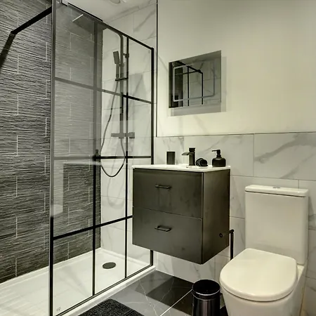 The Old Vicarage - Secure Parking, Fast Wifi, Garden * リーズ