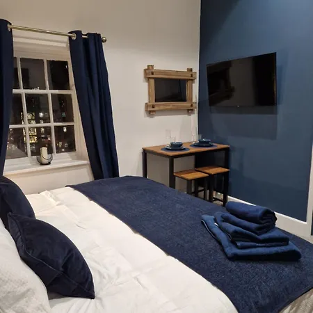 The Old Vicarage - Secure Parking, Fast Wifi, Garden