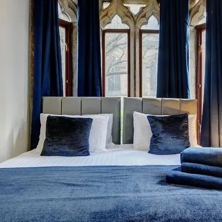 The Old Vicarage - Secure Parking, Fast Wifi, Garden Villa *