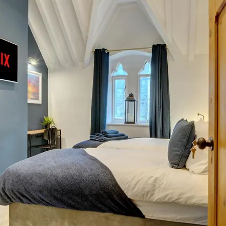 The Old Vicarage - Secure Parking, Fast Wifi, Garden Villa