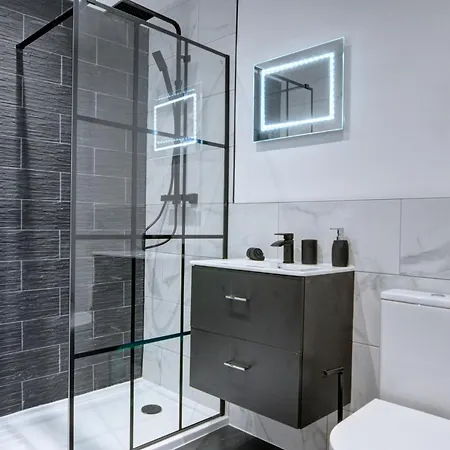 The Old Vicarage - Secure Parking, Fast Wifi, Garden ヴィラ