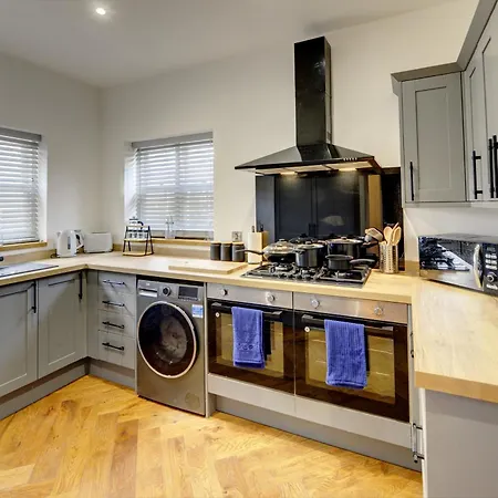 Villa The Old Vicarage - Secure Parking, Fast Wifi, Garden
