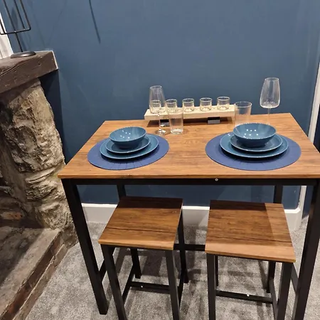 The Old Vicarage - Secure Parking, Fast Wifi, Garden Villa