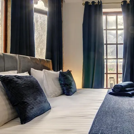 The Old Vicarage - Secure Parking, Fast Wifi, Garden *