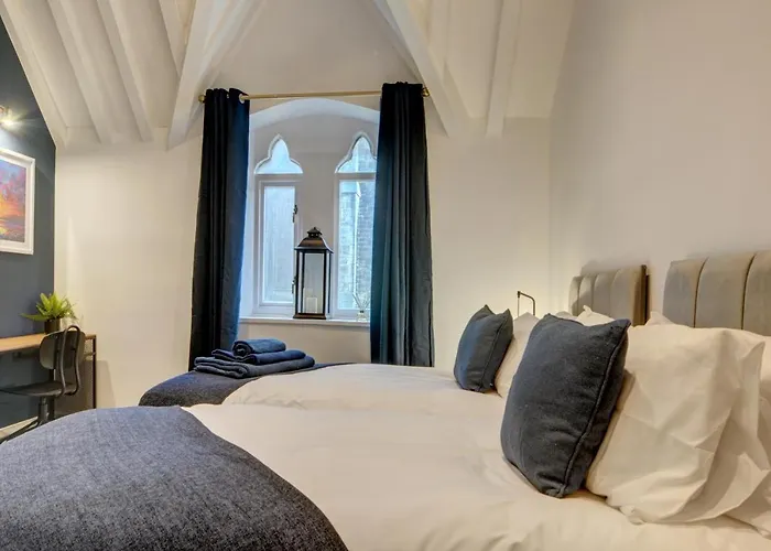 The Old Vicarage - Secure Parking, Fast Wifi, Garden *