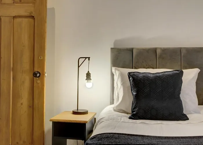 The Old Vicarage - Secure Parking, Fast Wifi, Garden 빌라 리즈