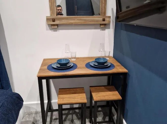 The Old Vicarage - Secure Parking, Fast Wifi, Garden 빌라