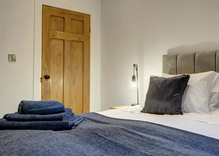 The Old Vicarage - Secure Parking, Fast Wifi, Garden *