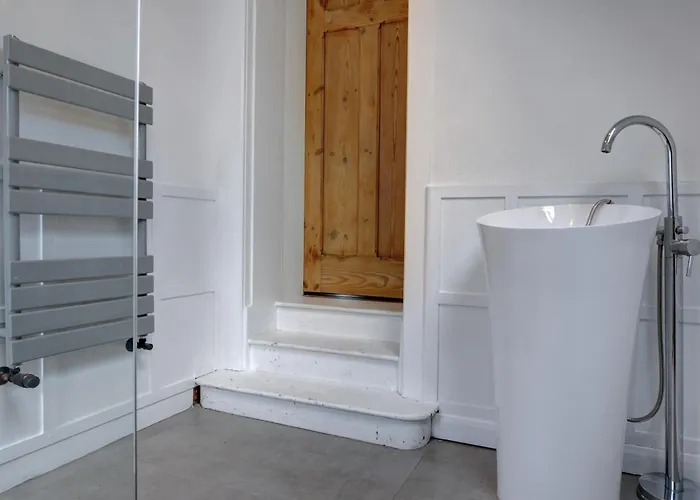 The Old Vicarage - Secure Parking, Fast Wifi, Garden * 리즈